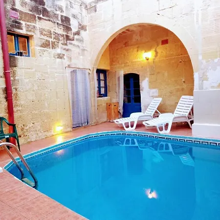 Dom wakacyjny Ta Lucia Farmhouse With Private Pool And Bbq